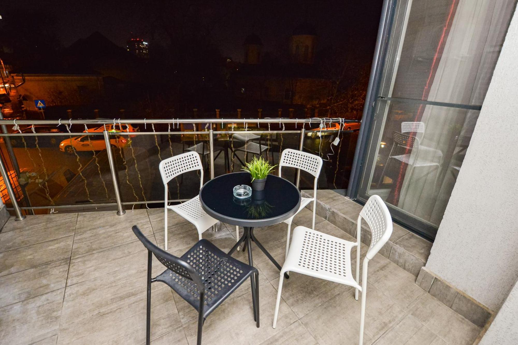 Dracula Adventure Tours Accommodation Boekarest Buitenkant foto