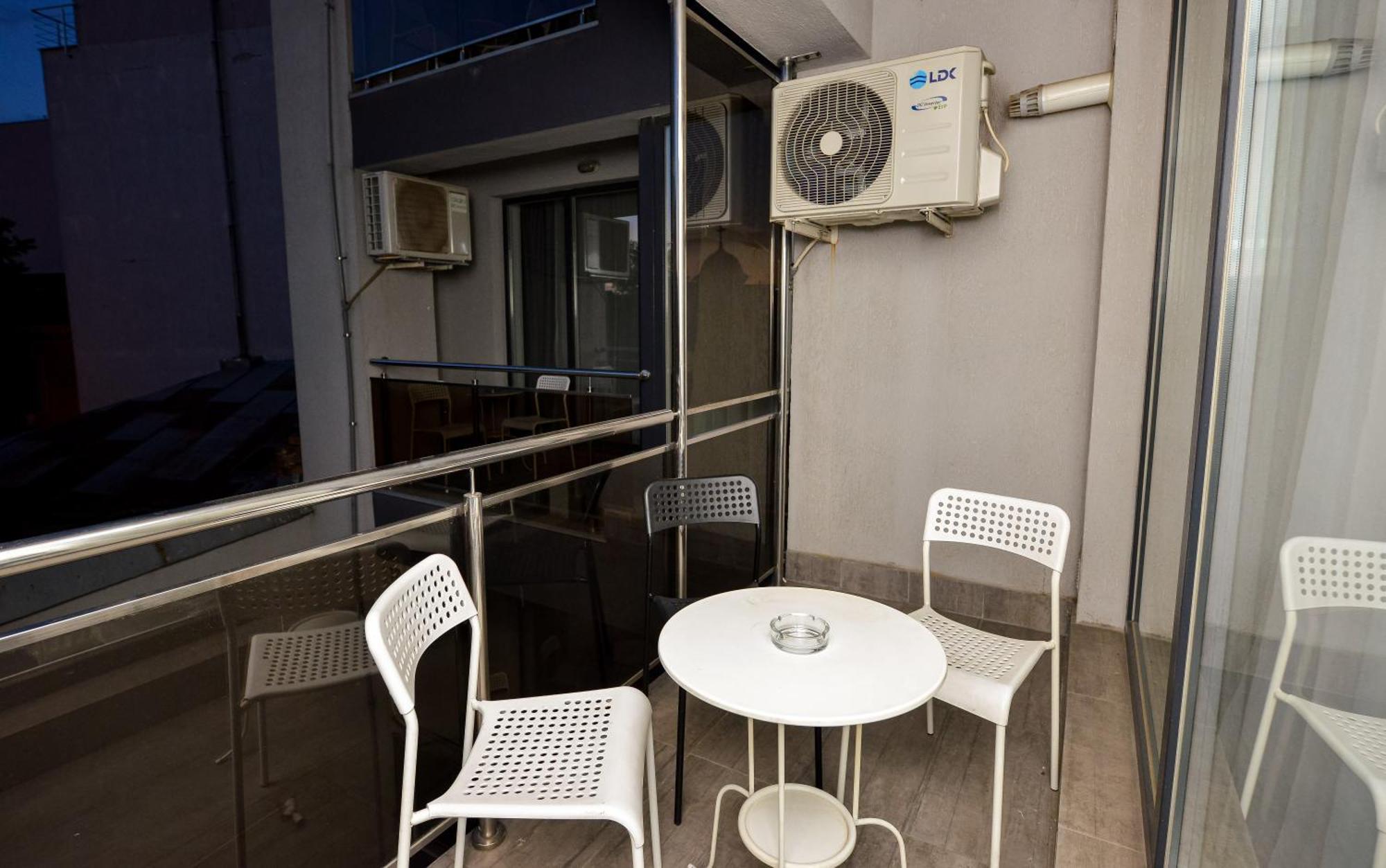 Dracula Adventure Tours Accommodation Boekarest Buitenkant foto