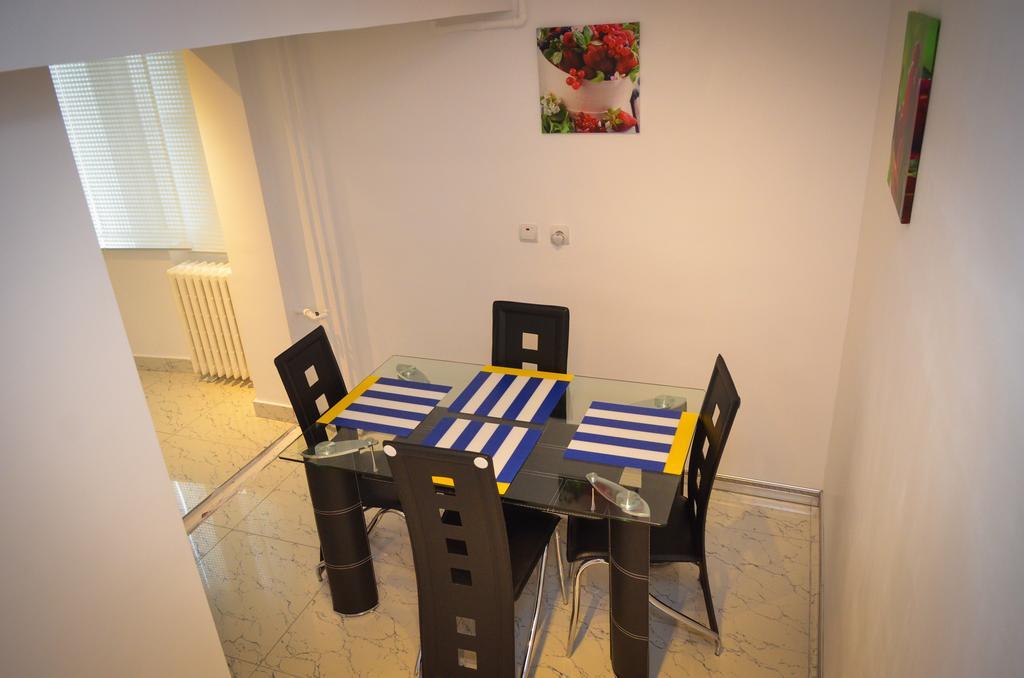 Dracula Adventure Tours Accommodation Boekarest Buitenkant foto